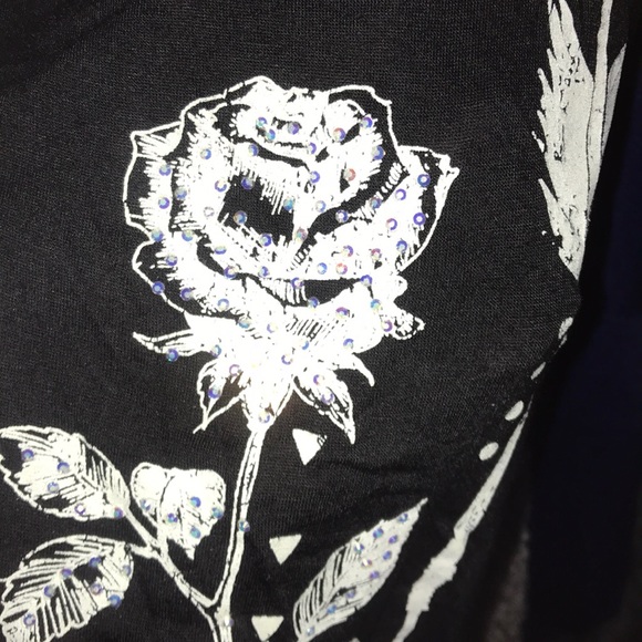 Black tank top with pattern and lace - Picture 3 of 6